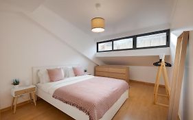 Central Gem IV - Lisbon Trendy Santos District With Dedicated Workspace
